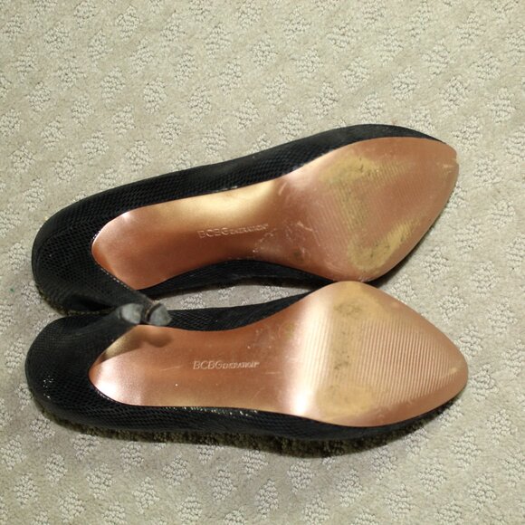 BCBGeneration Women's Sz 7.5B Black Tone on Tone Snakeskin Platform High Heels - Picture 6 of 6